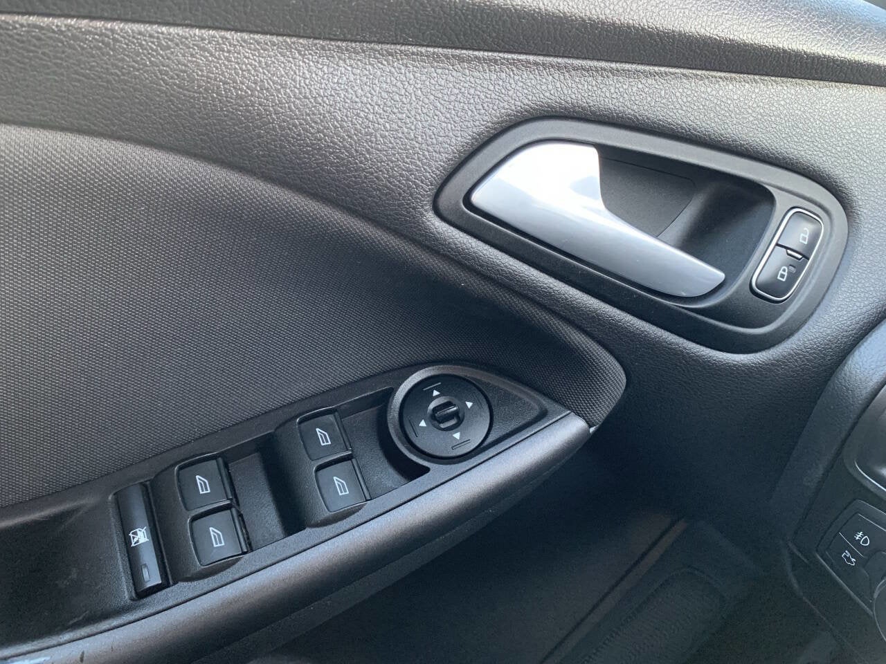 2018 Ford Focus SEL 4dr Sedan