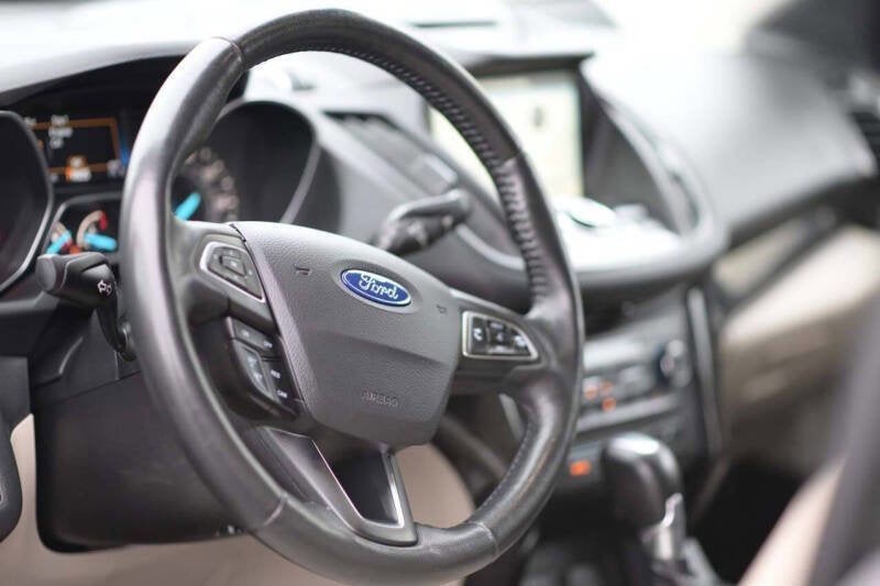 2017 Ford Escape Titanium AWD 4dr SUV