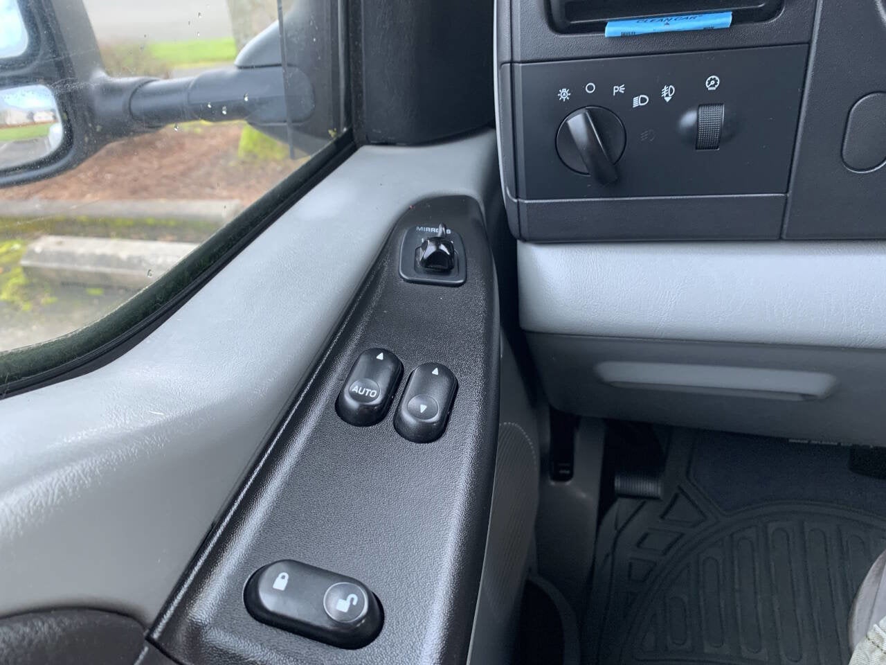 2005 Ford F-350 Super Duty XLT PICKUP 4D 8 FT