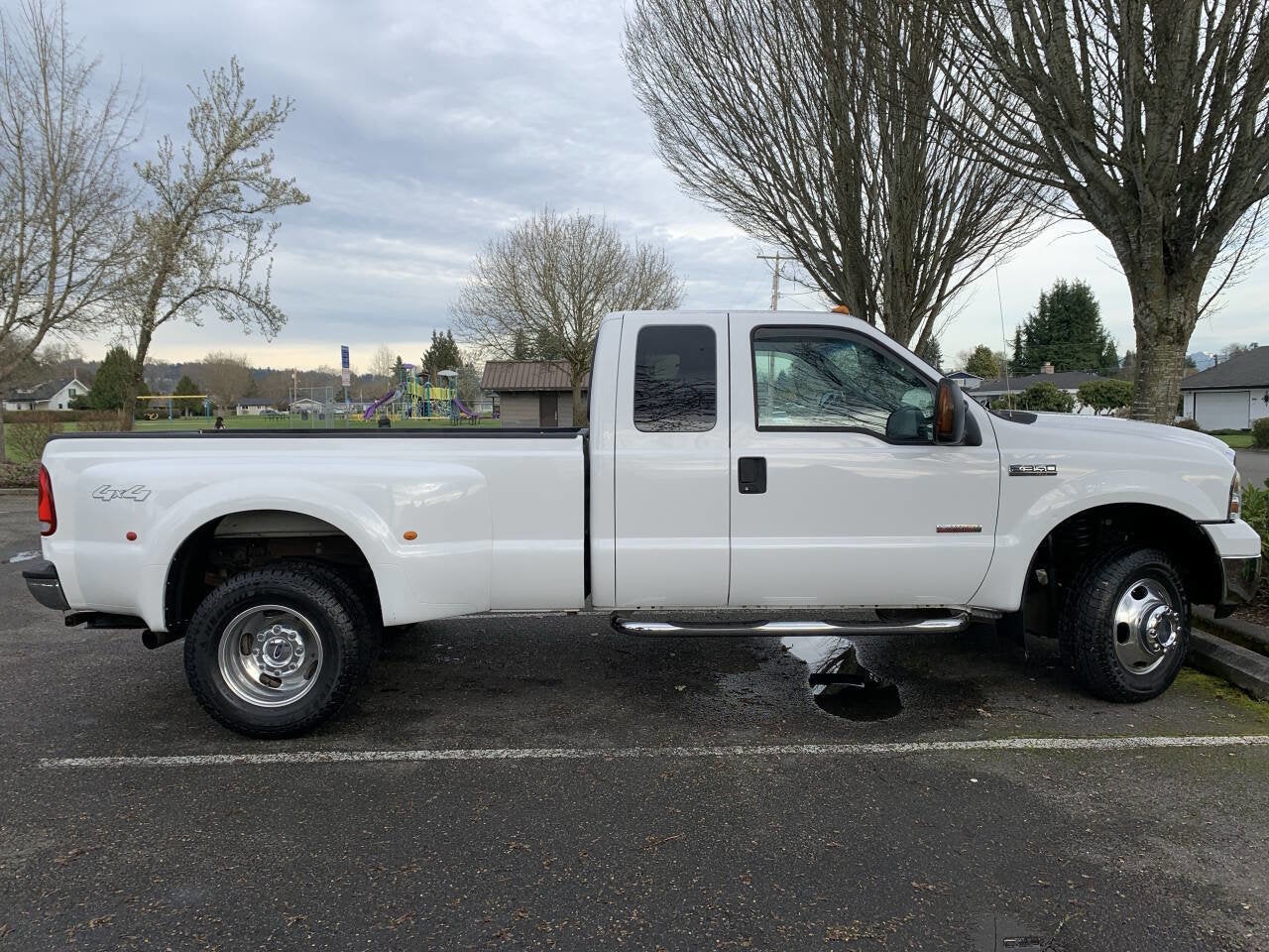 2005 Ford F-350 Super Duty XLT PICKUP 4D 8 FT