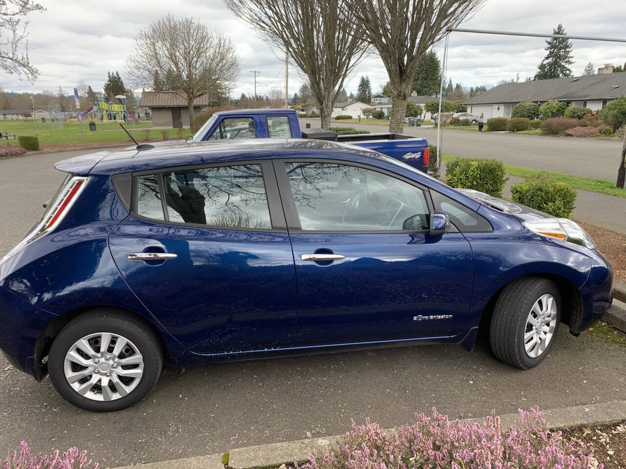 2017 Nissan LEAF S 4dr Hatchback