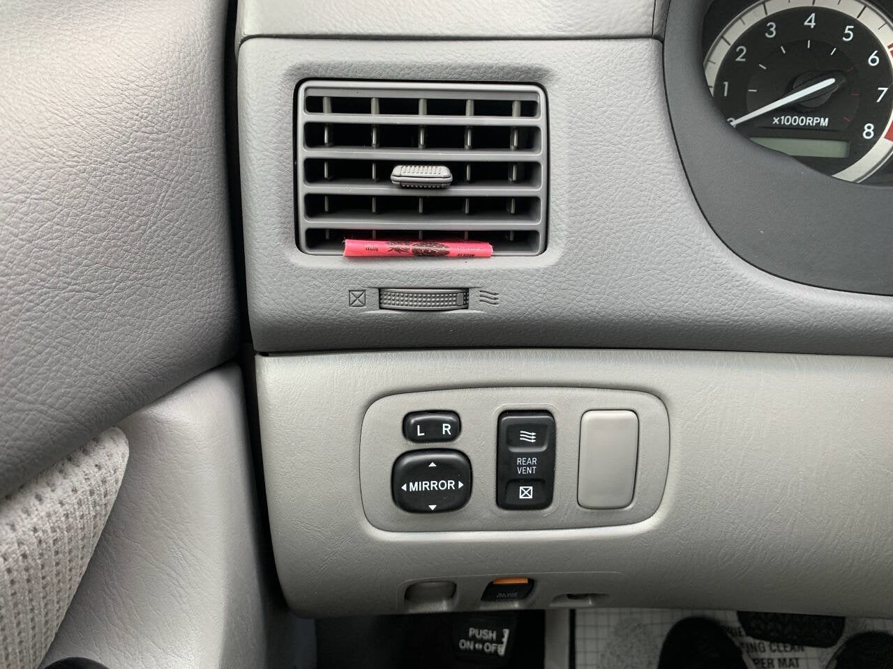 2005 Toyota Sienna LE 7 Passenger 4dr Mini Van