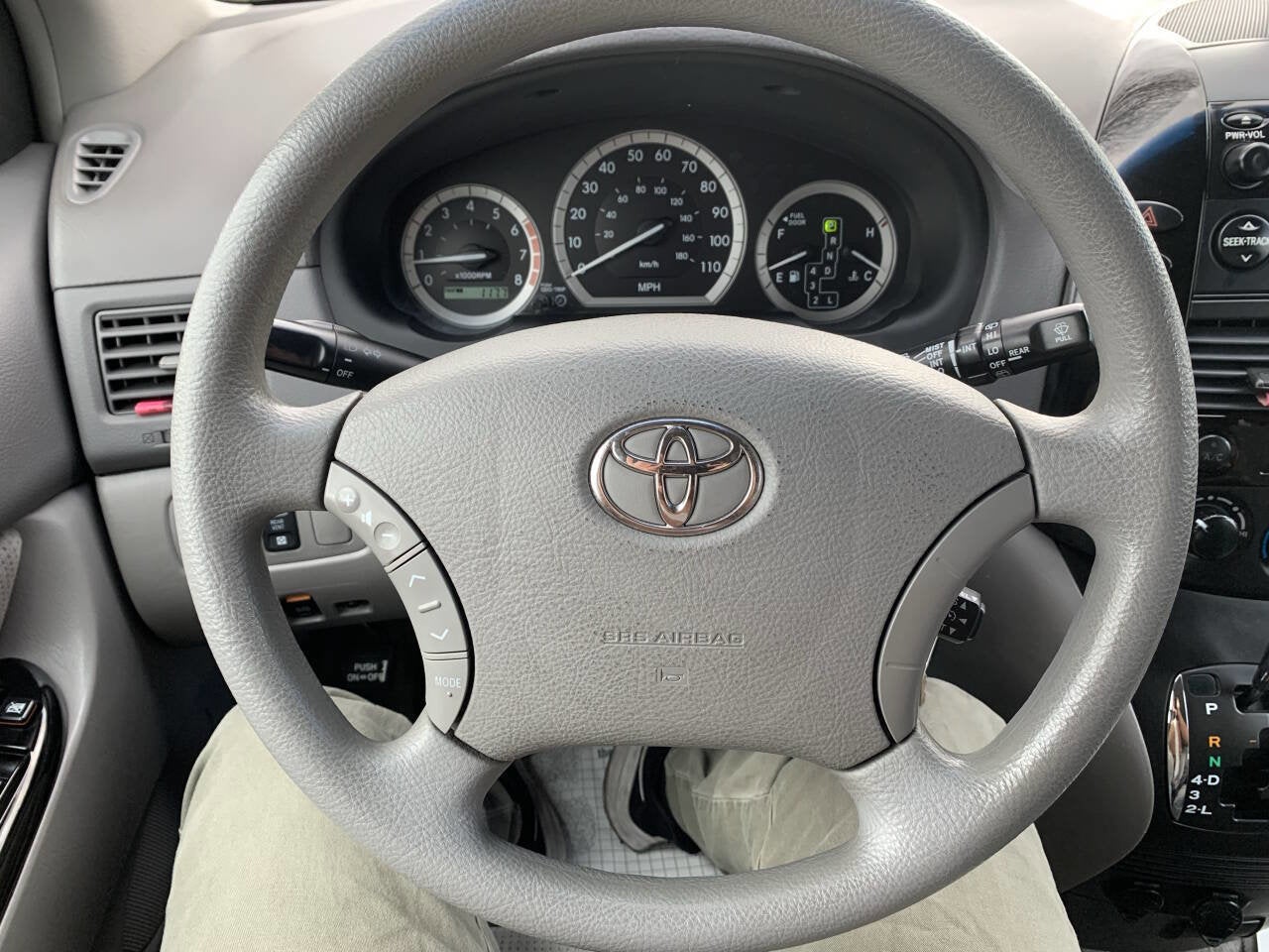 2005 Toyota Sienna LE 7 Passenger 4dr Mini Van