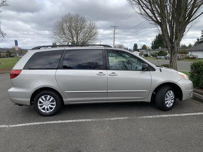 2005 Toyota Sienna LE 7 Passenger 4dr Mini Van