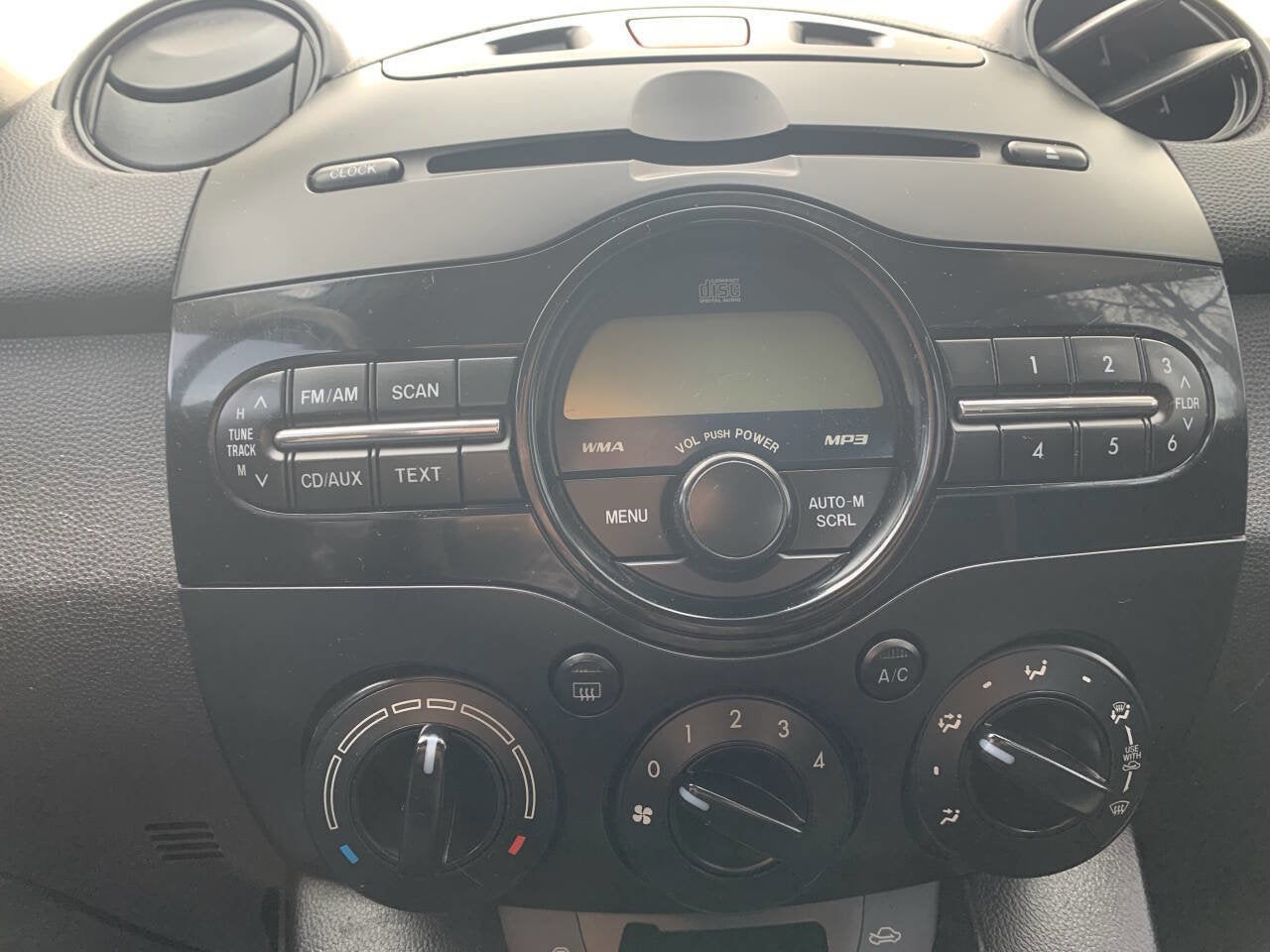 2012 Mazda MAZDA2 Sport 4dr Hatchback 5M