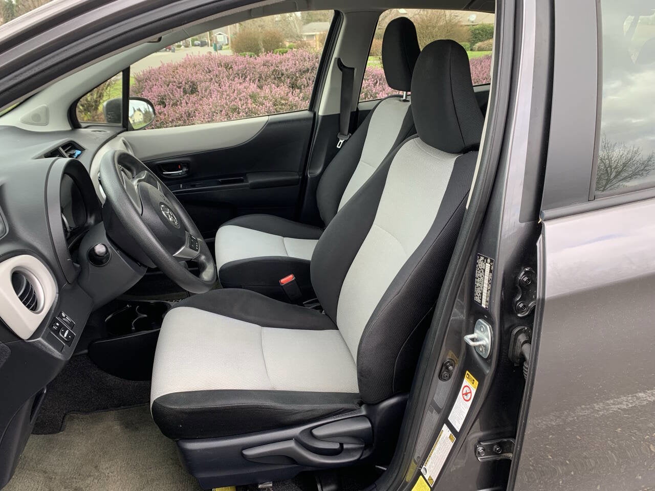 2014 Toyota Yaris 5 Door LE 4dr Hatchback