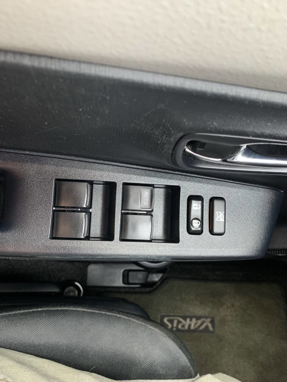 2014 Toyota Yaris 5 Door LE 4dr Hatchback