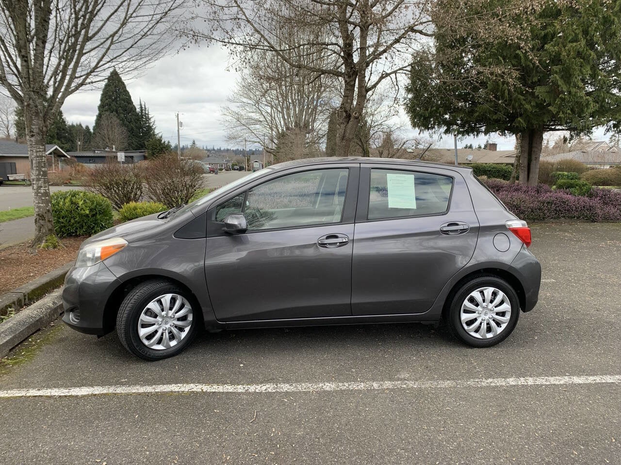 2014 Toyota Yaris 5 Door LE 4dr Hatchback