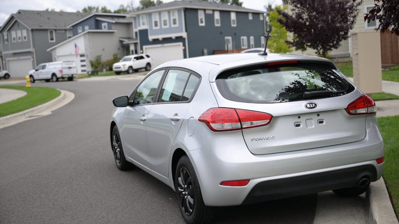 2017 Kia Forte5 LX 4dr Hatchback