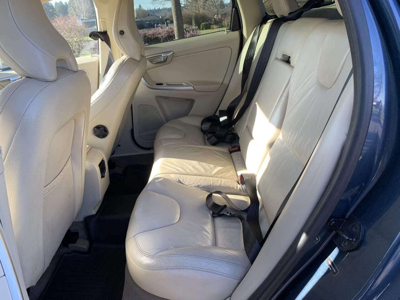 2010 Volvo XC60 T6 SPORT UTILITY 4D