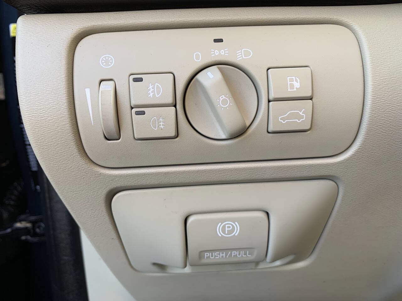 2010 Volvo XC60 T6 SPORT UTILITY 4D