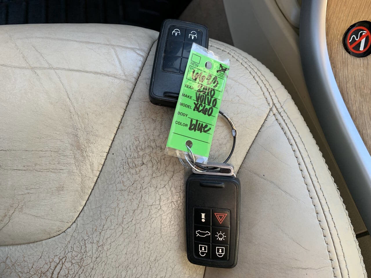 2010 Volvo XC60 T6 SPORT UTILITY 4D